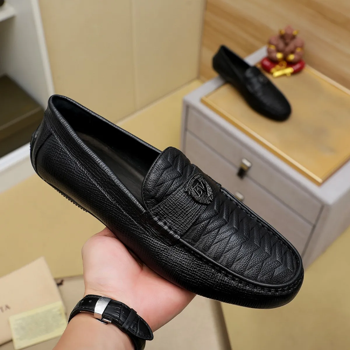 Men's men's shoes 💰440 [BV] 👟👟 Italian luxury brand Made with imported cowhide technology to highlight high-end men's taste of light luxury life [color] [color] Masters with ten years of manual experience create classic weaving 🌴 The inner top layer 🐮 lining 💯😘 The top quality inherits the brand craftsmanship! Color, code number 39-44 (38.45. Can be customized)